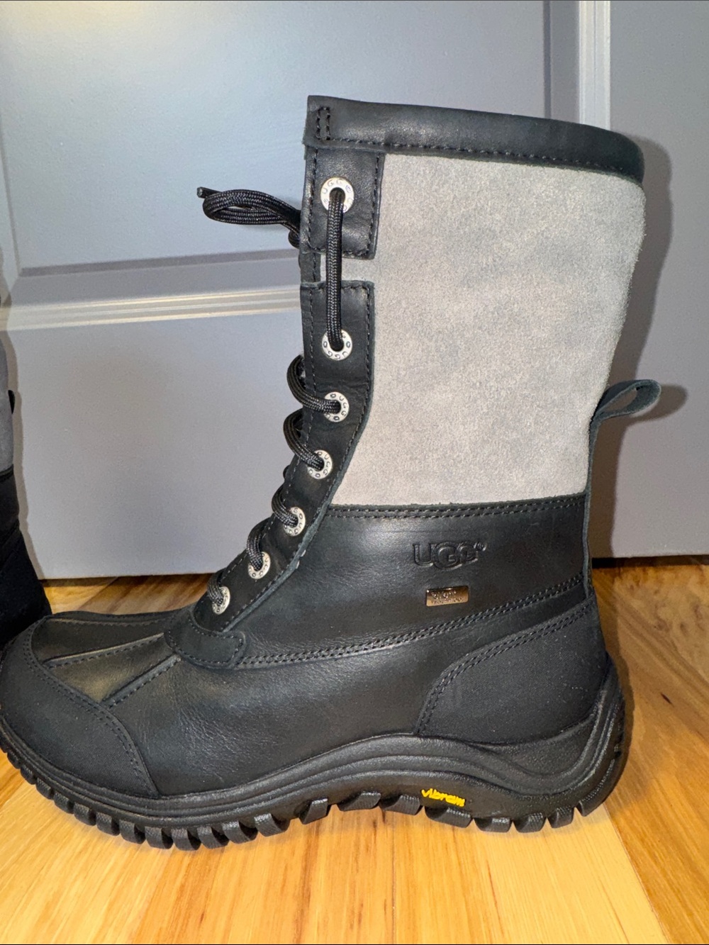 UGG Adirondack Waterproof Winter Snow Boots Black Gray Women’s Size 8 - Picture 5 of 14